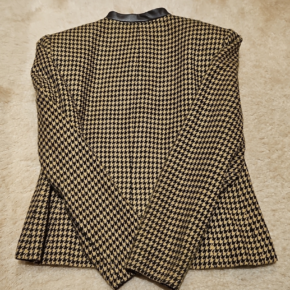 Houndstooth Patterned Jacket with Black Trim - image 13